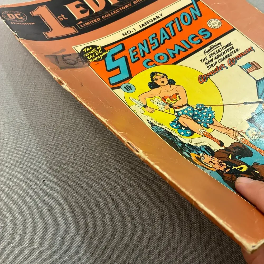 Vintage 1974 DC Famous 1st Edition C-30 Wonder Woman Sensation Comics See Descr